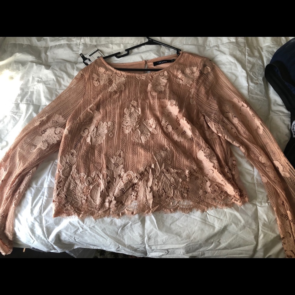 Plus sized Cropped lace blouse